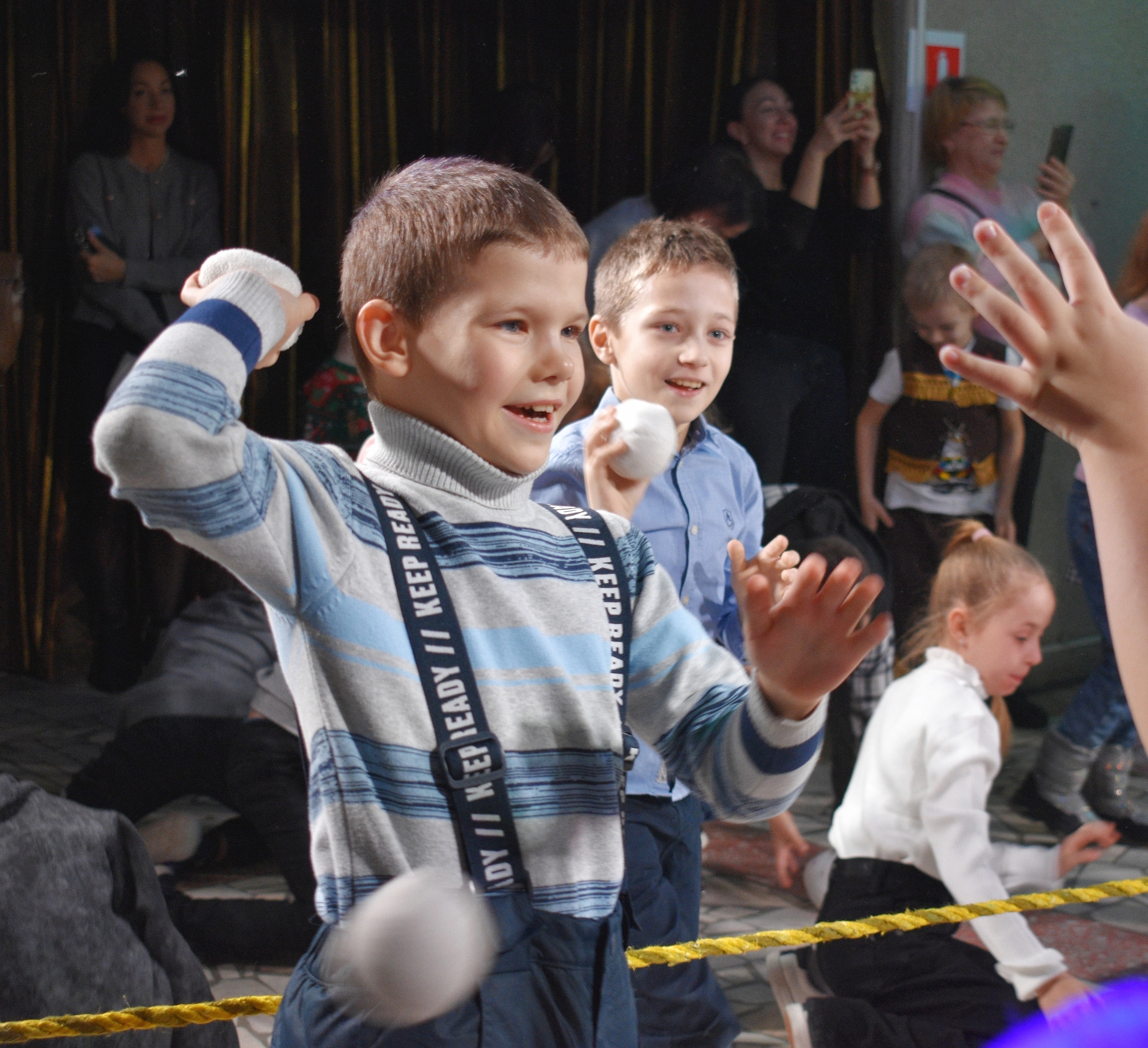 Вот они, наши снежинки, принцессы и феи, зайчата, тигрята и мушкетеры!