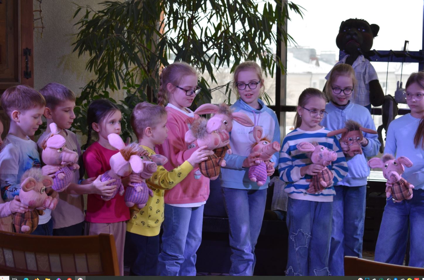 Поздравление от юных кукловодов